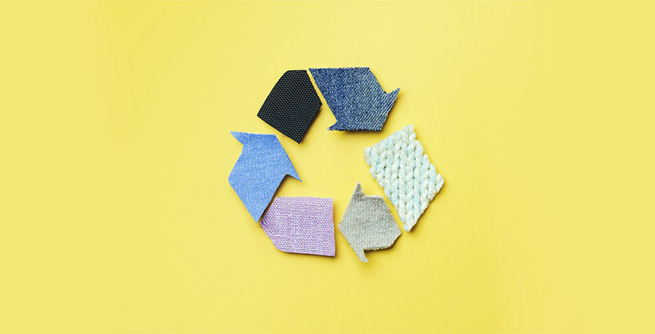 Símbol de reciclatge format per teles de colors, representant el concepte i beneficis de l'economia circular.