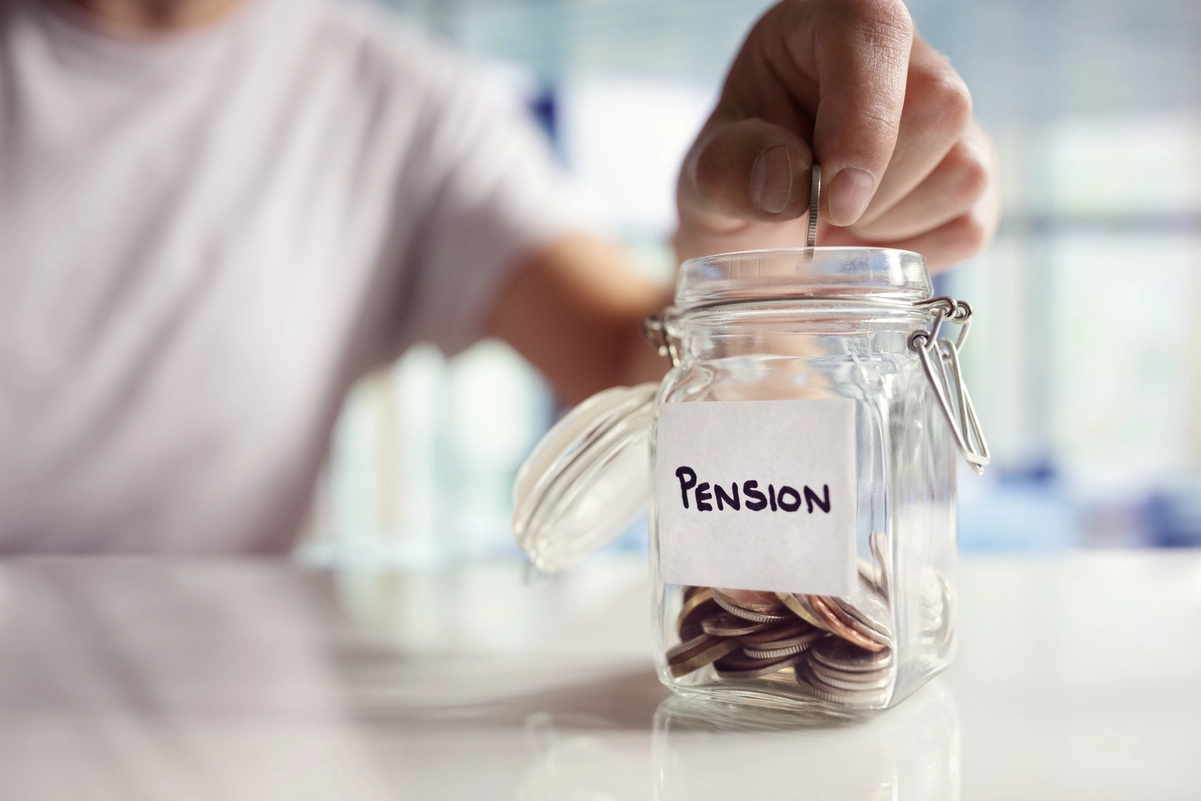 <p>Quan s’entenen les diferències clau entre aquests termes i productes, s’obre la porta per prendre decisions adaptades a les necessitats de cada persona. Cada opció té avantatges i consideracions fiscals, riscos i rendiment, etc. En última instància, l’elecció entre pla o assegurança de jubilació i pla de pensions dependrà dels objectius i les preferències de cada individu, per assegurar un retir amb seguretat financera i tranquil·litat.</p>