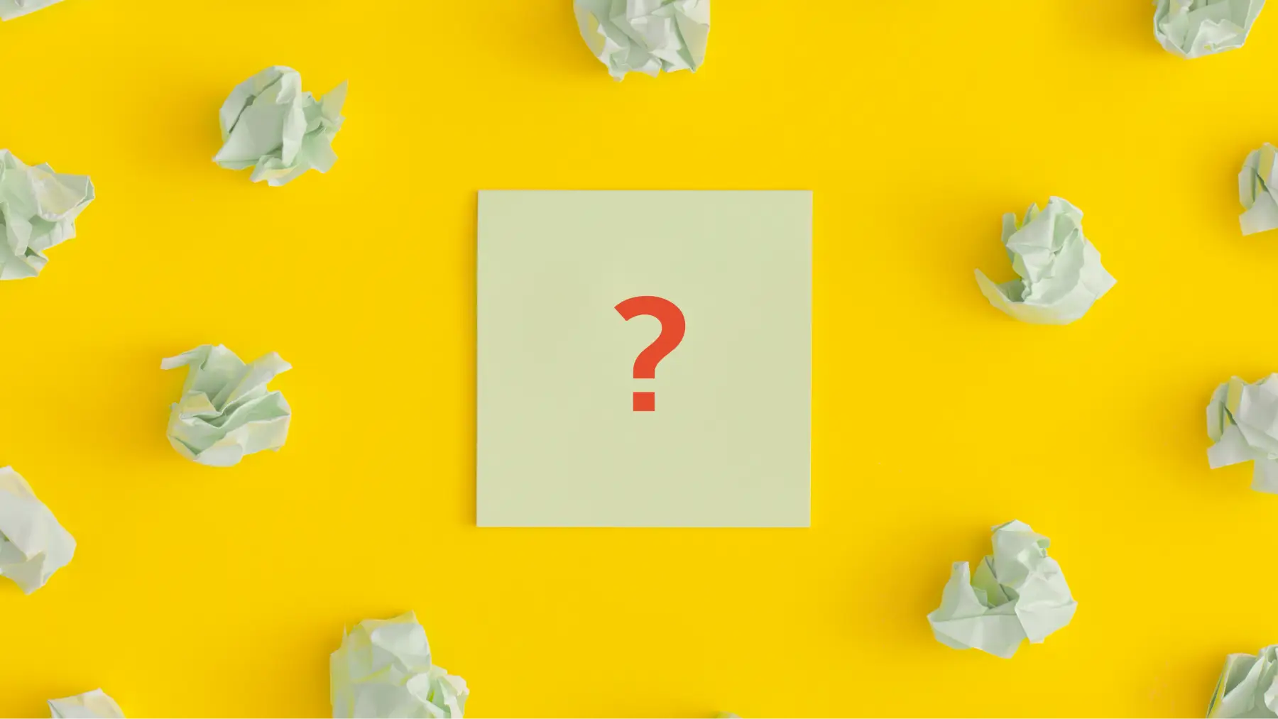 Nota con un signo de interrogación roja sobre fondo amarillo, simbolizando cómo hacer la declaración de la renta. 