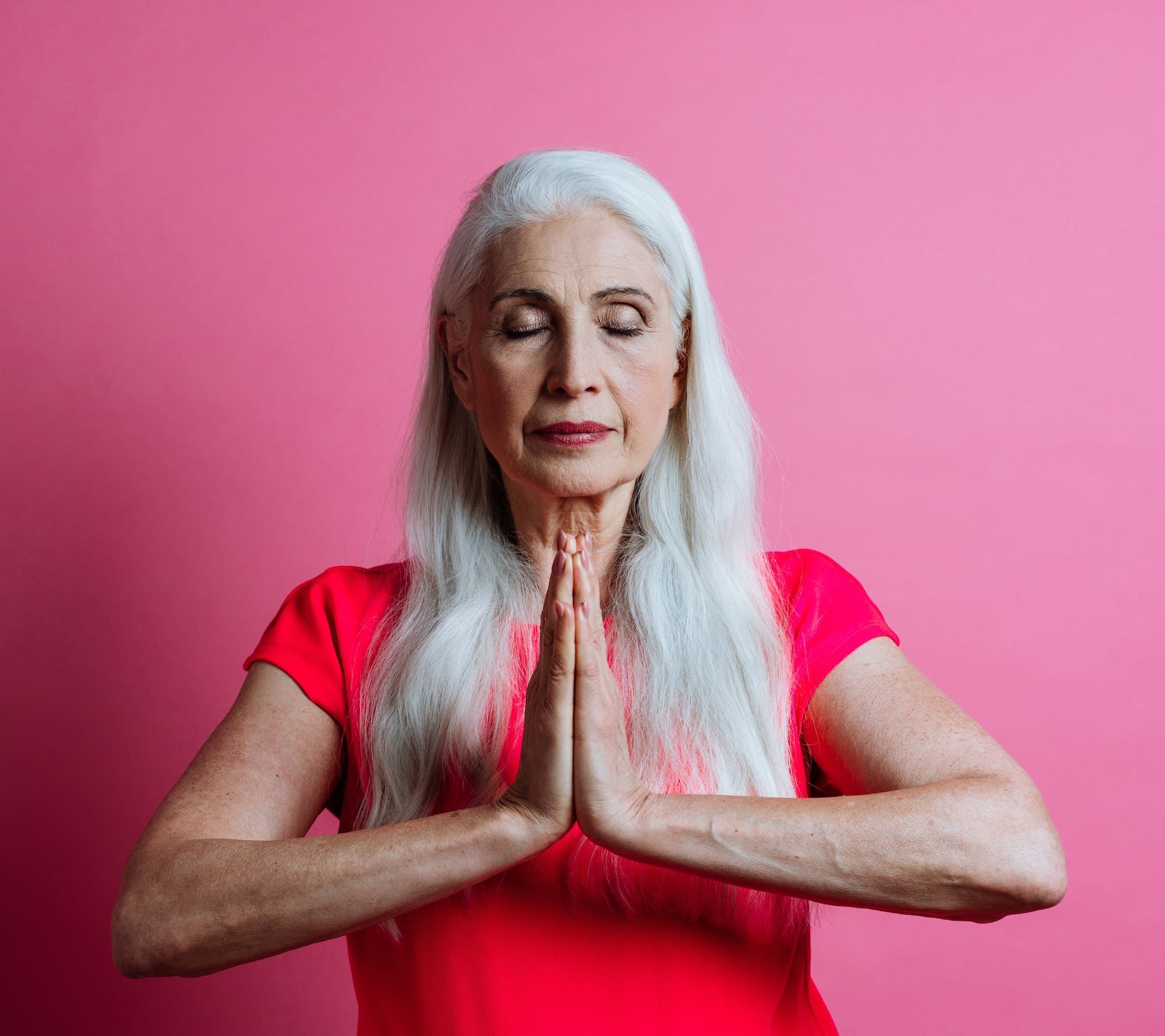 Dona gran meditant, representant calma i estabilitat en els plans de pensions sense risc.